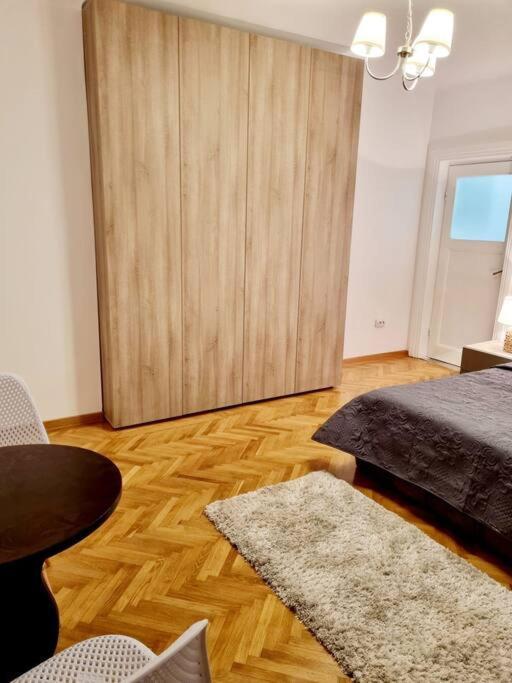 Cozy Apartment Near City Center Βουκουρέστι Εξωτερικό φωτογραφία
